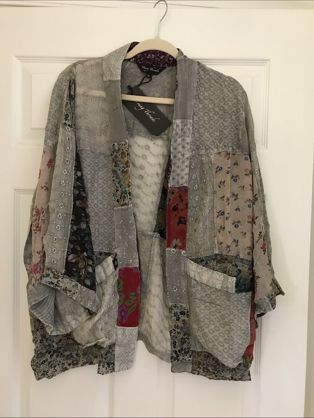 YOUNG THREADS NWT KIMONO Grey Blue Floral Patterns Size Medium